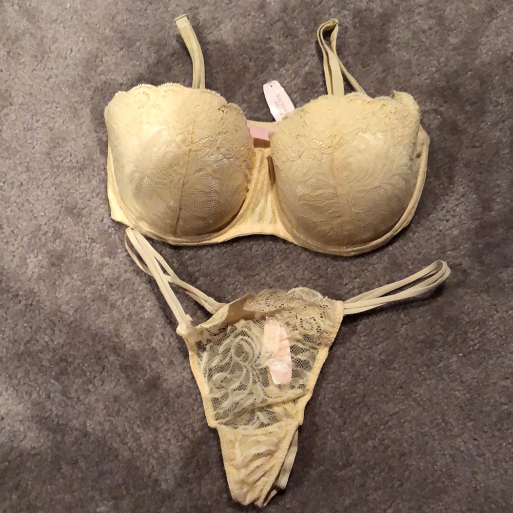 Vintage Victoria’s Secret cream bra (36D) & thong (L) set NWT